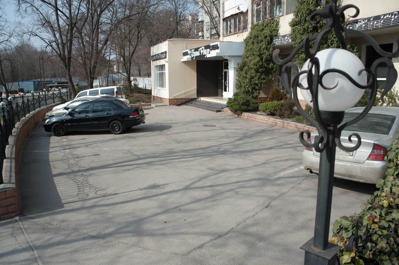 Hotel Bilyj Rojal Zaporizhia Exterior foto