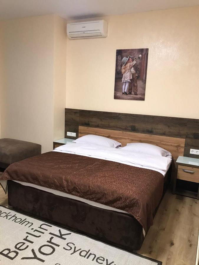 Hotel Bilyj Rojal Zaporizhia Exterior foto